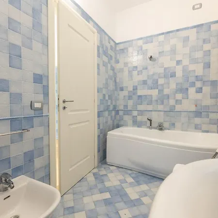 Trilocale Corso Italia 24 Piano Terra Con Spazio Esterno Holiday home