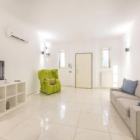 Trilocale Corso Italia 24 Piano Terra Con Spazio Esterno Holiday home *